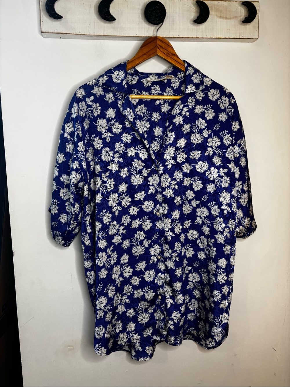 Vintage Victoria's Secret Gold Label Navy Blue Floral Satin Pajama Top Pearl